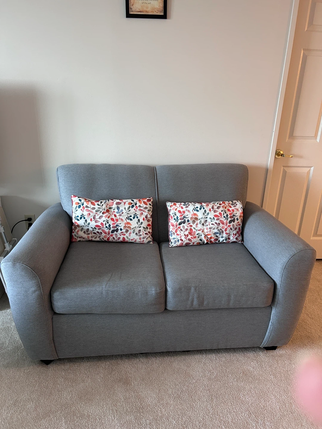 2 seat couch. Used like new. - photo 2