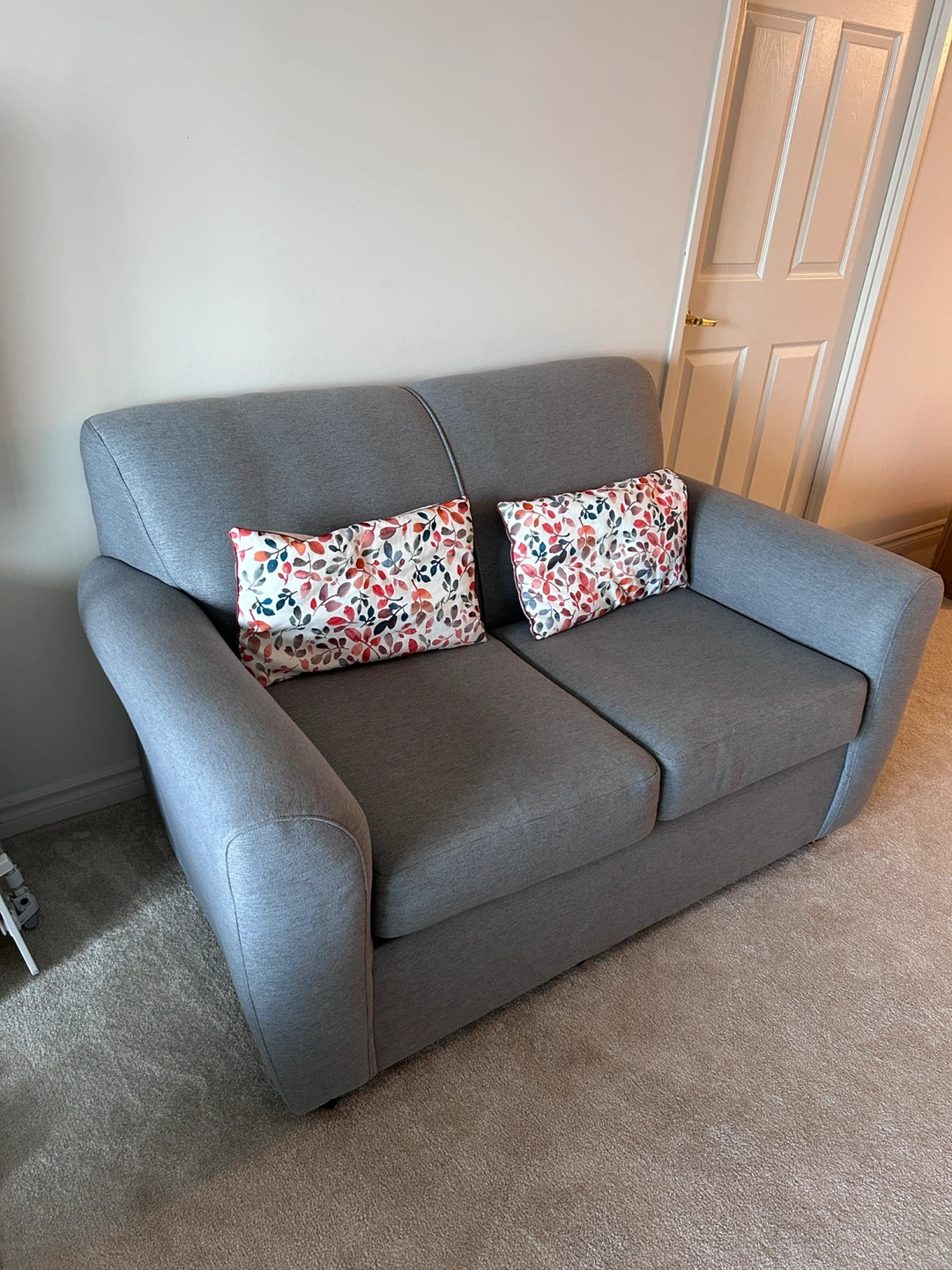 2 seat couch. Used like new.