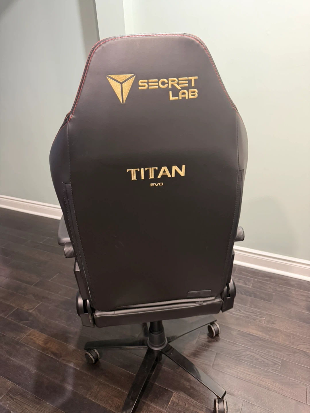 Secretlab TITAN Evo Series Gaming Chair - photo 2