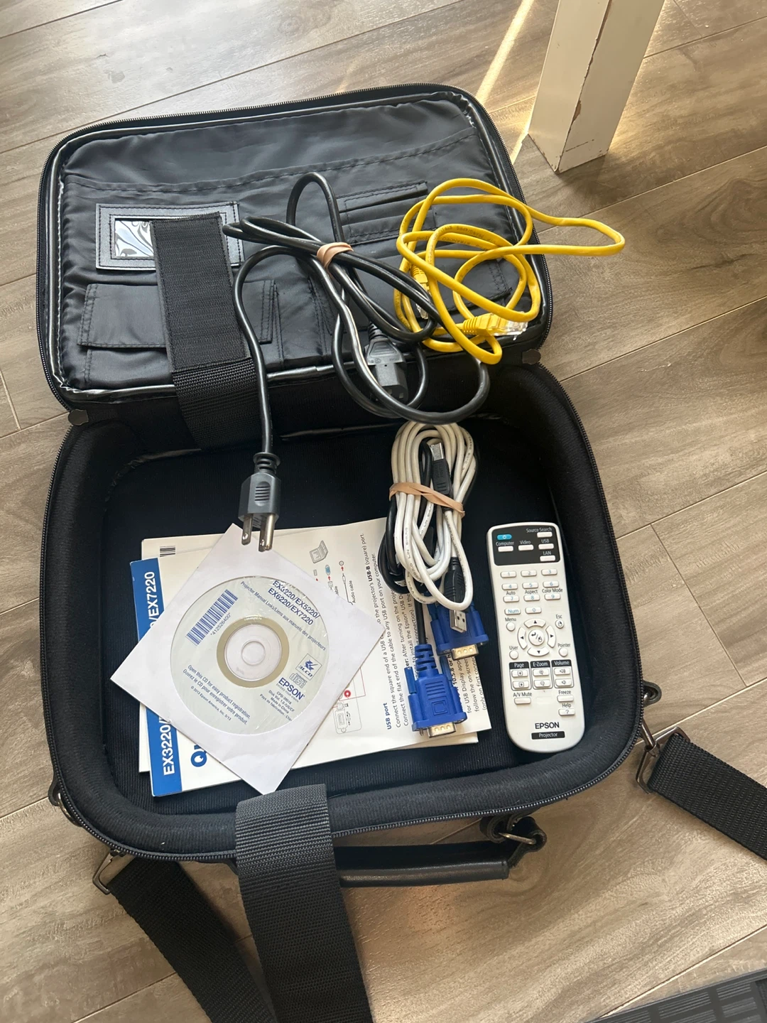 Epson EX3220 Projector with Case and Accessories - photo 2