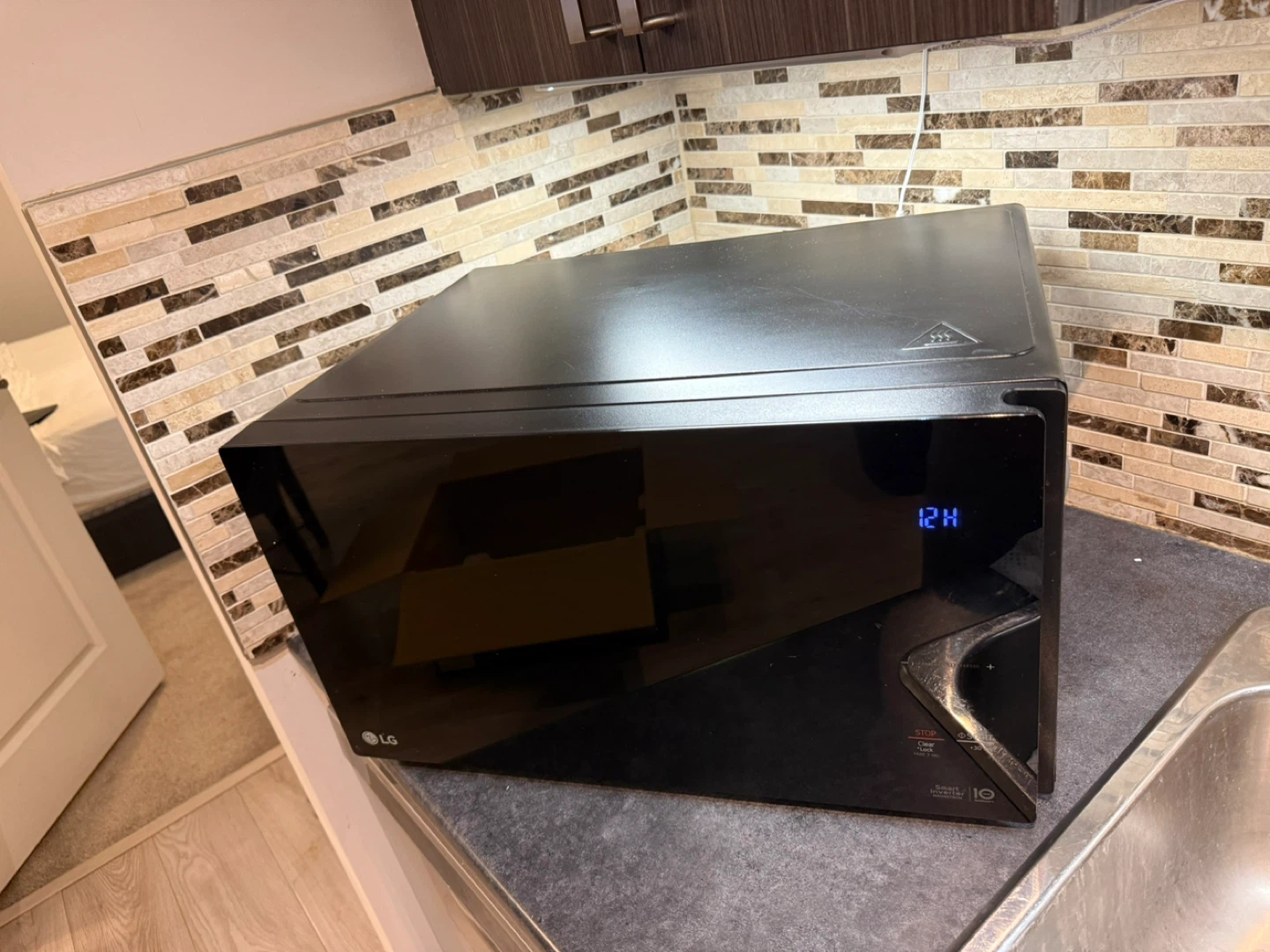 LG NeoChef Microwave - photo 2