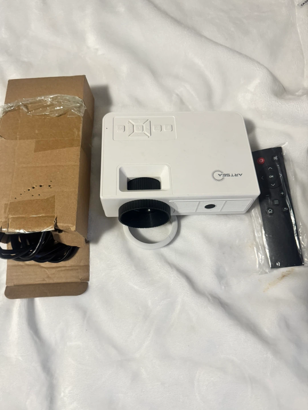 ARTSEA Mini Projector with Remote - photo 2