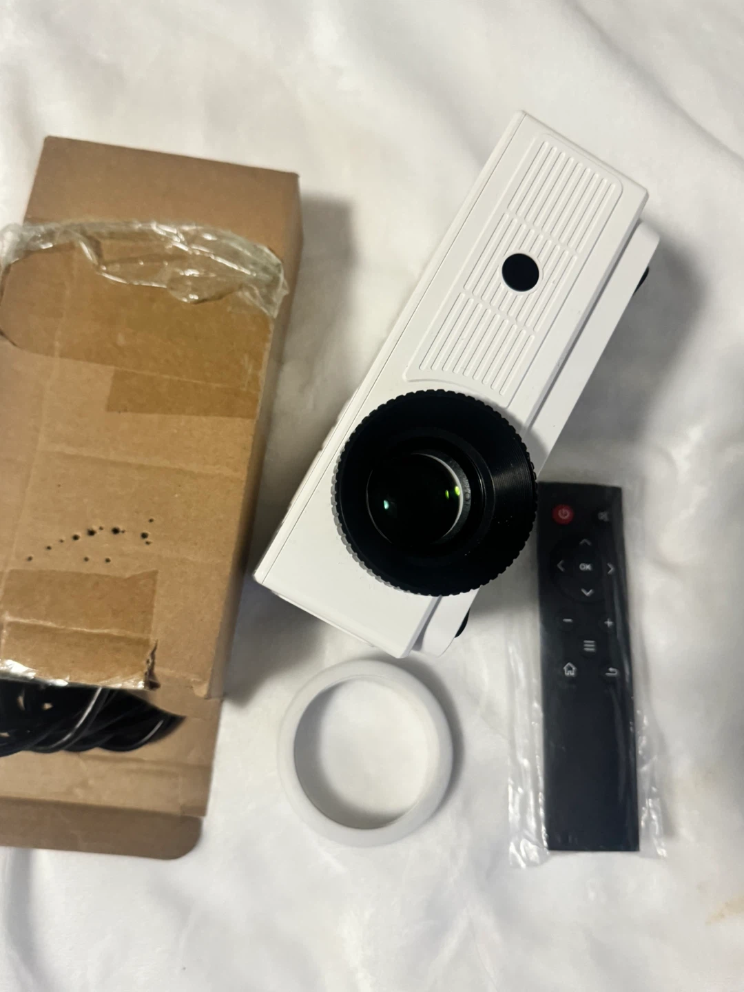 ARTSEA Mini Projector with Remote
