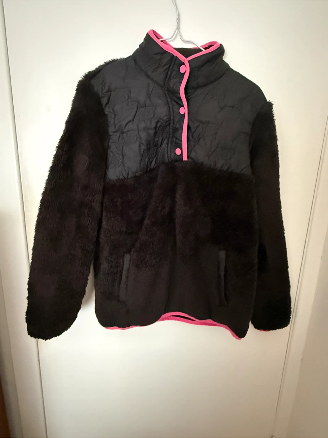 Black Fleece Snap-Button Pullover size med but more like a small