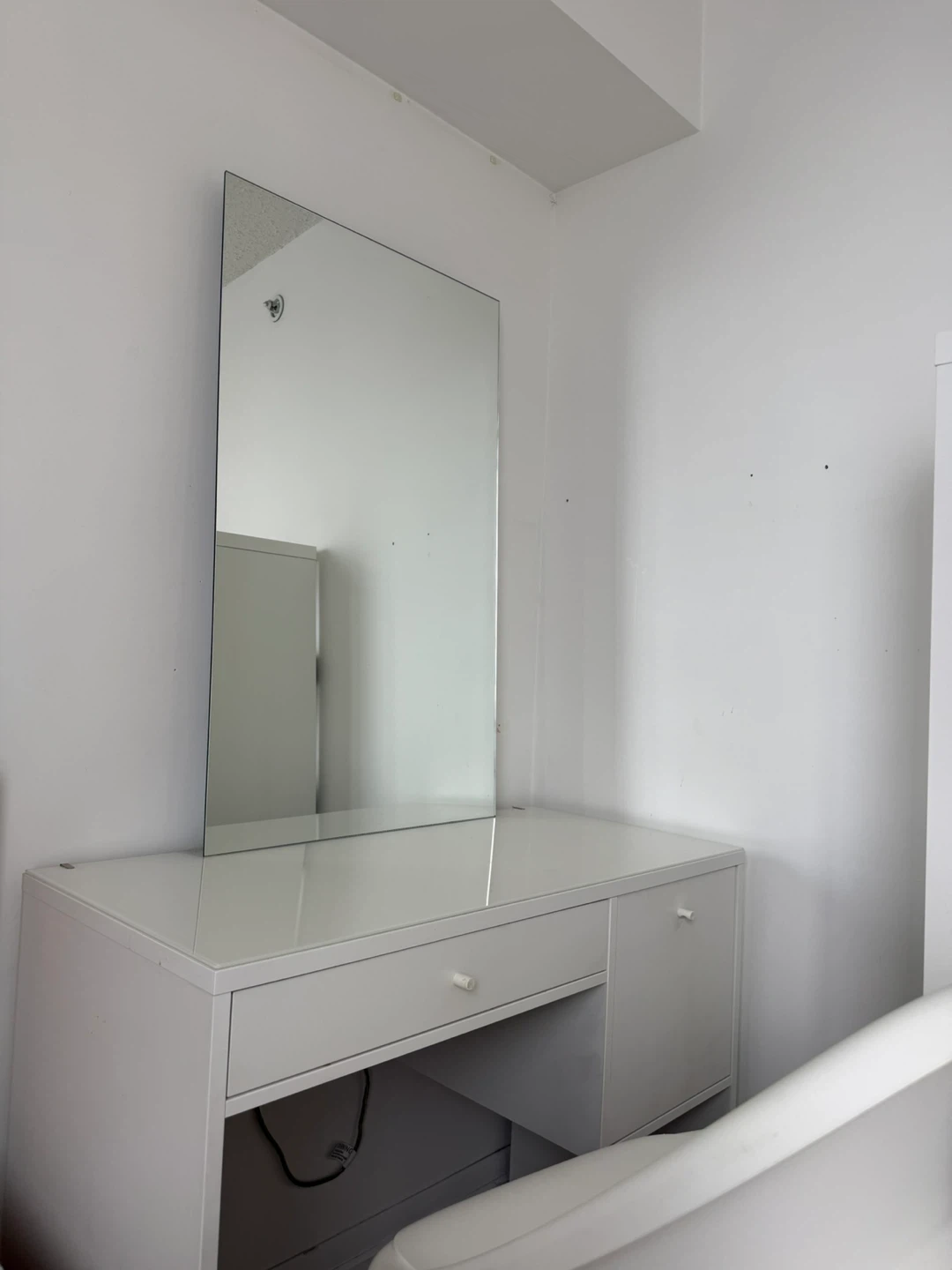 Vanity mirror