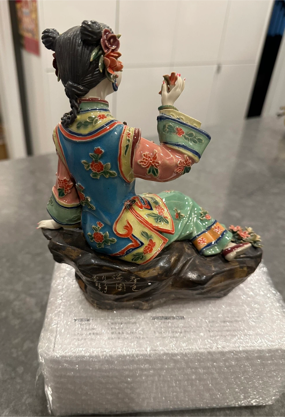 Chinese Lady Porcelain Figurine - photo 3