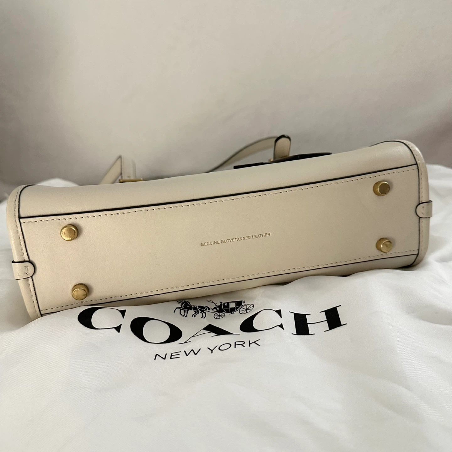 Authentic Coach Swing Zip Leather Shoulder Bag - Chalk/Brass - photo 4
