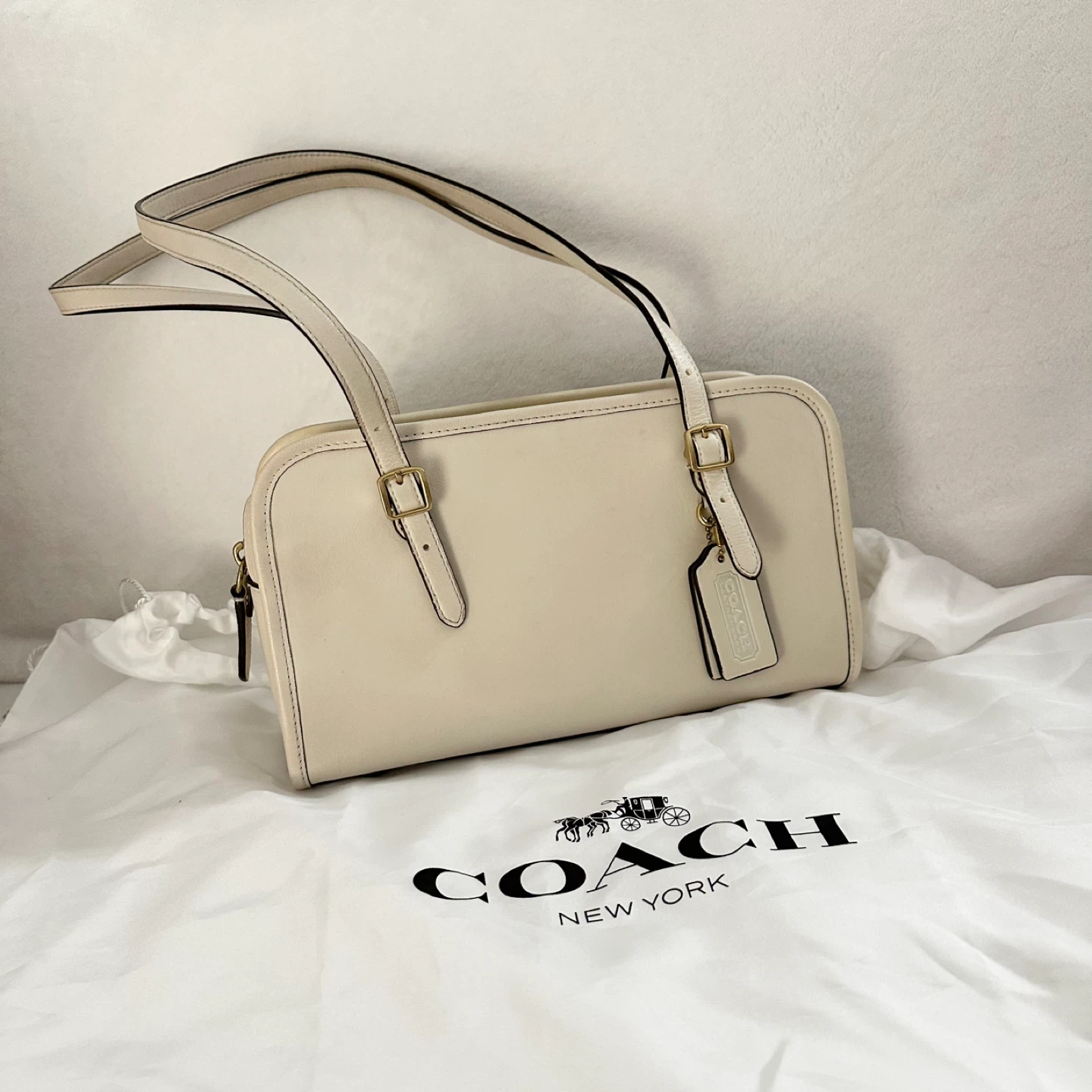Authentic Coach Swing Zip Leather Shoulder Bag - Chalk/Brass