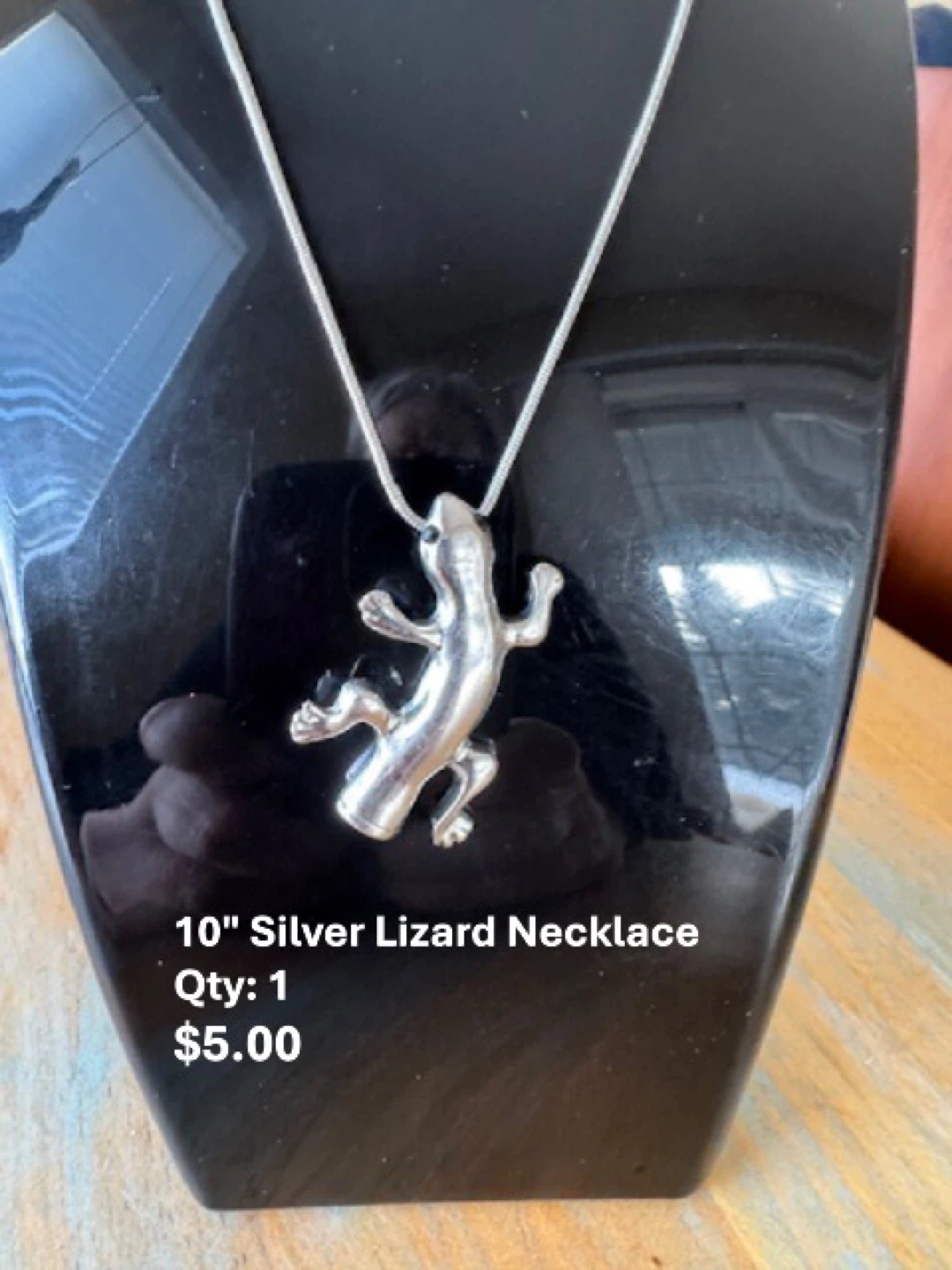Various beautiful necklaces - photo 3