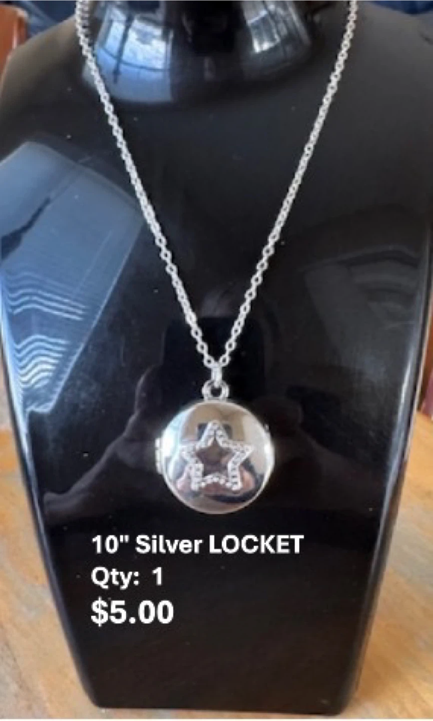 Various beautiful necklaces - photo 4