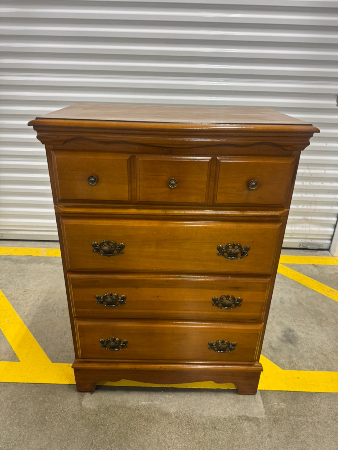 Free delivery dresser wood