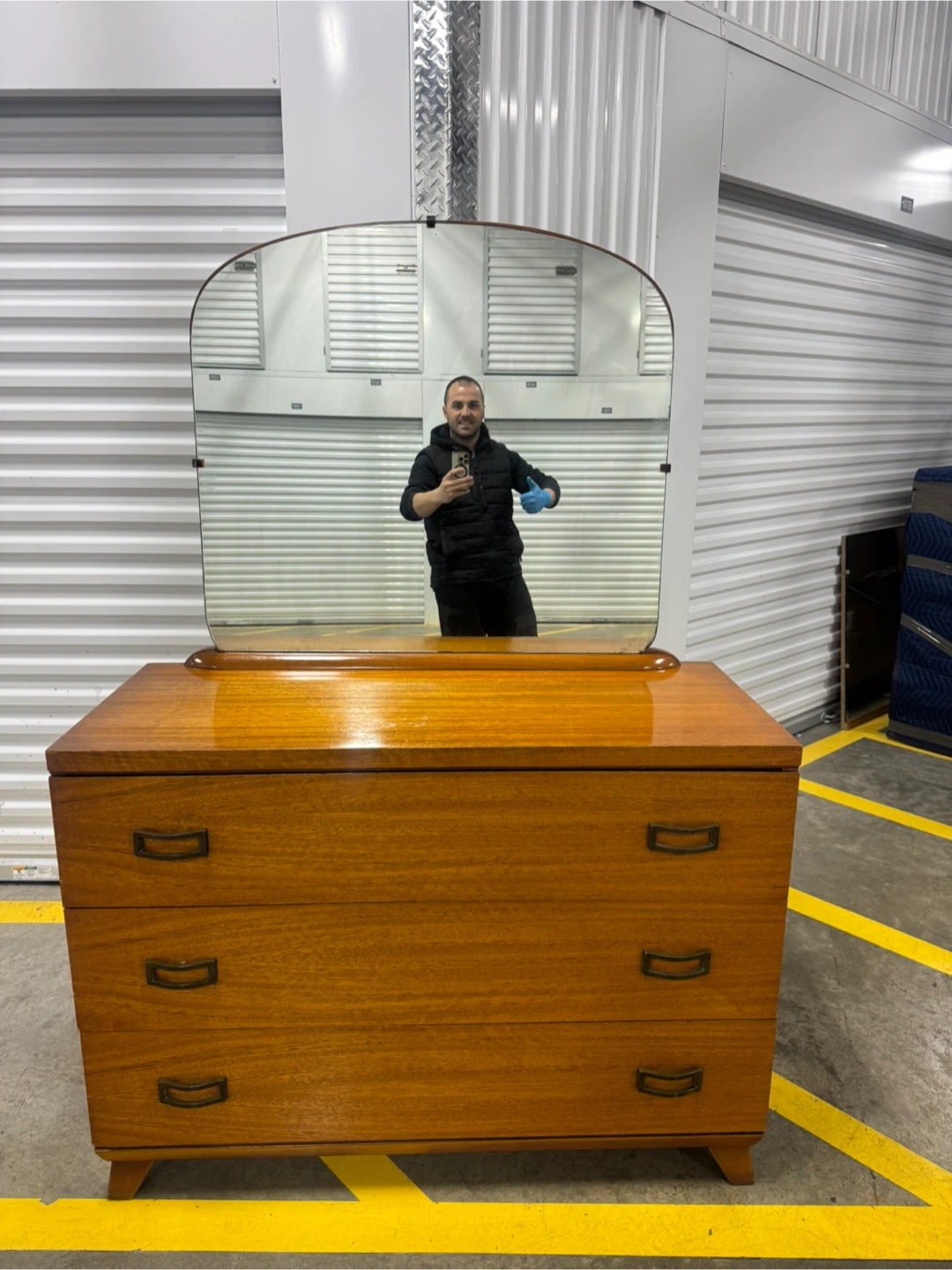 Free delivery mcm dresser & mirorr