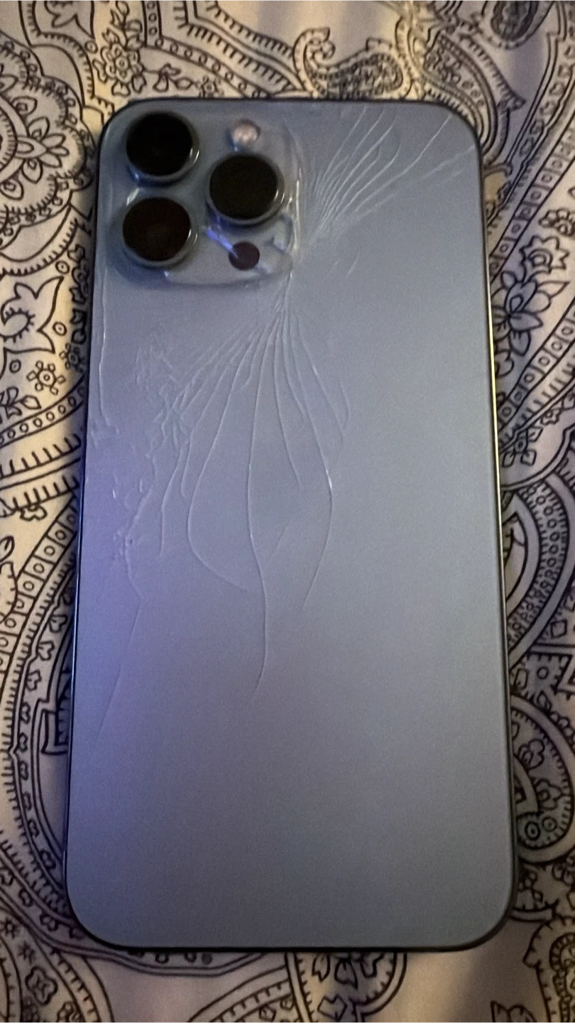 iPhone 13 Pro - Broken Back - photo 4