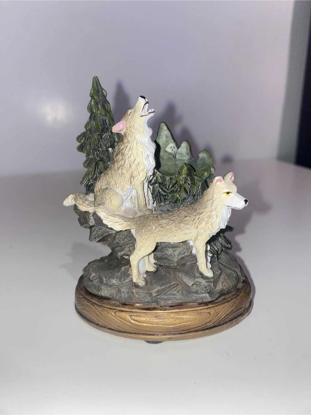 Mini wolf figure