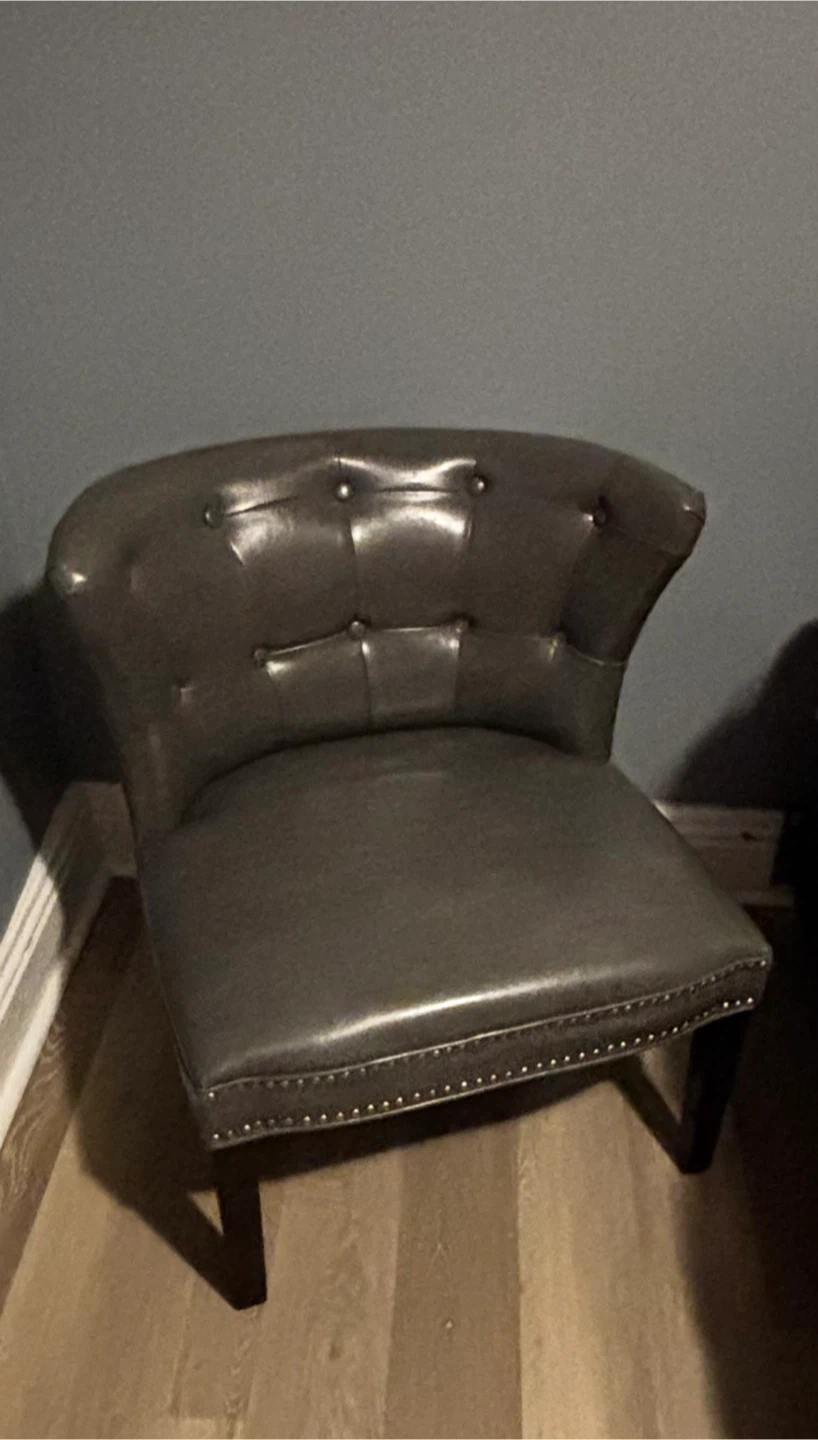 Grey Tufted Accent Chair - photo 2
