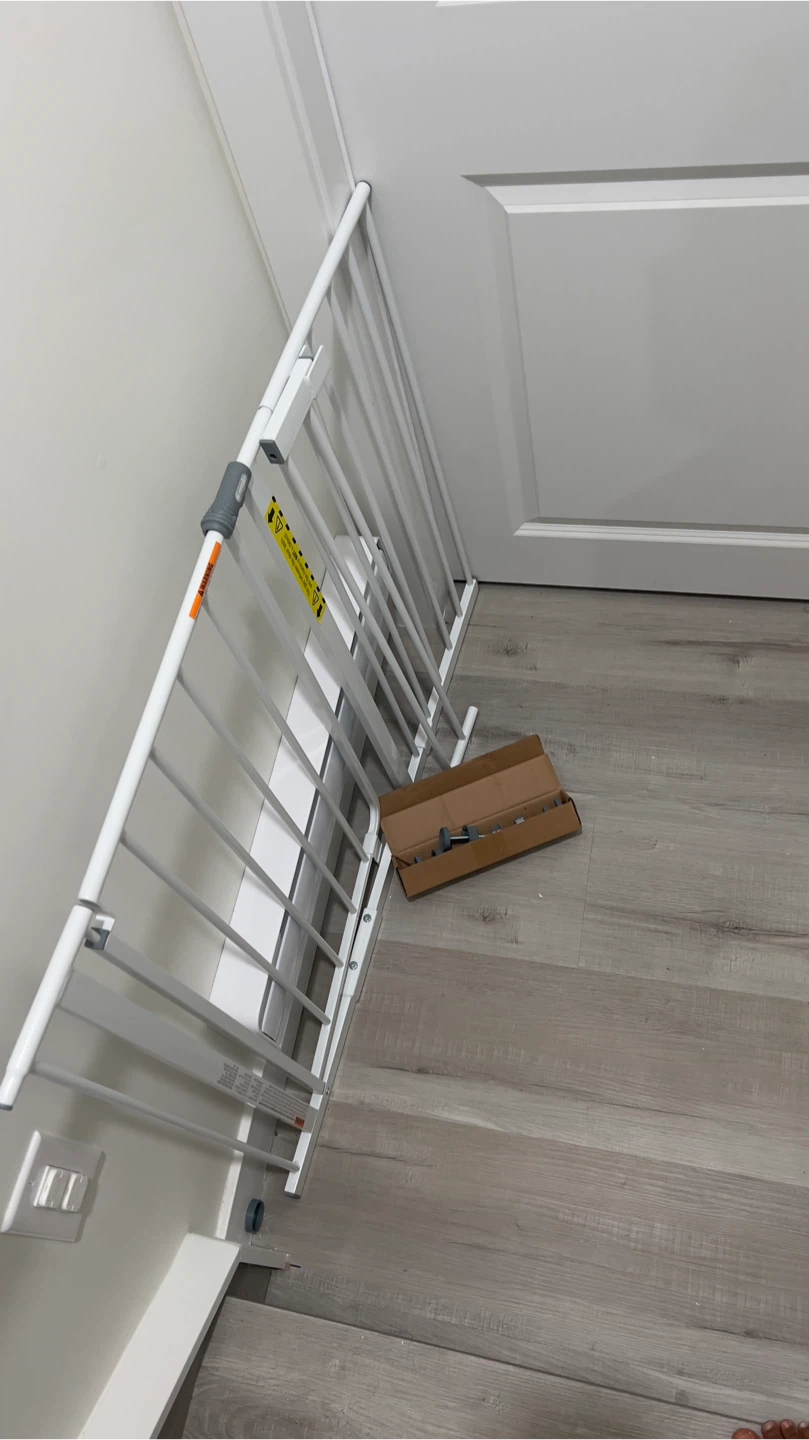 White Metal Baby Gate with Hardware - photo 2