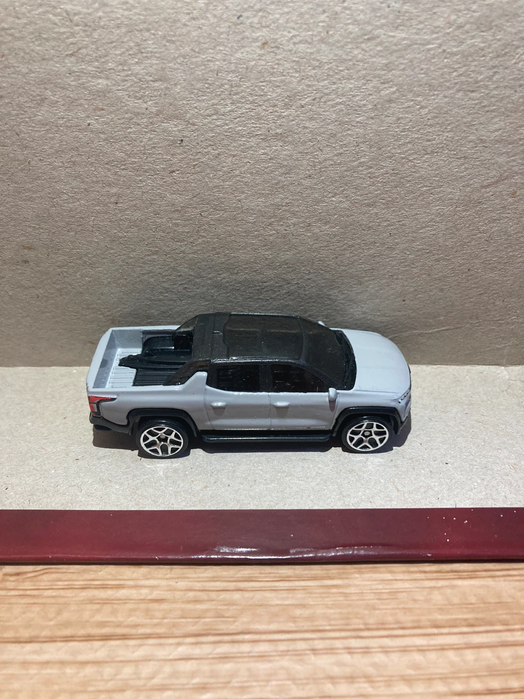 Hot Wheels Loose / Silverado EV RST / Silver - photo 3
