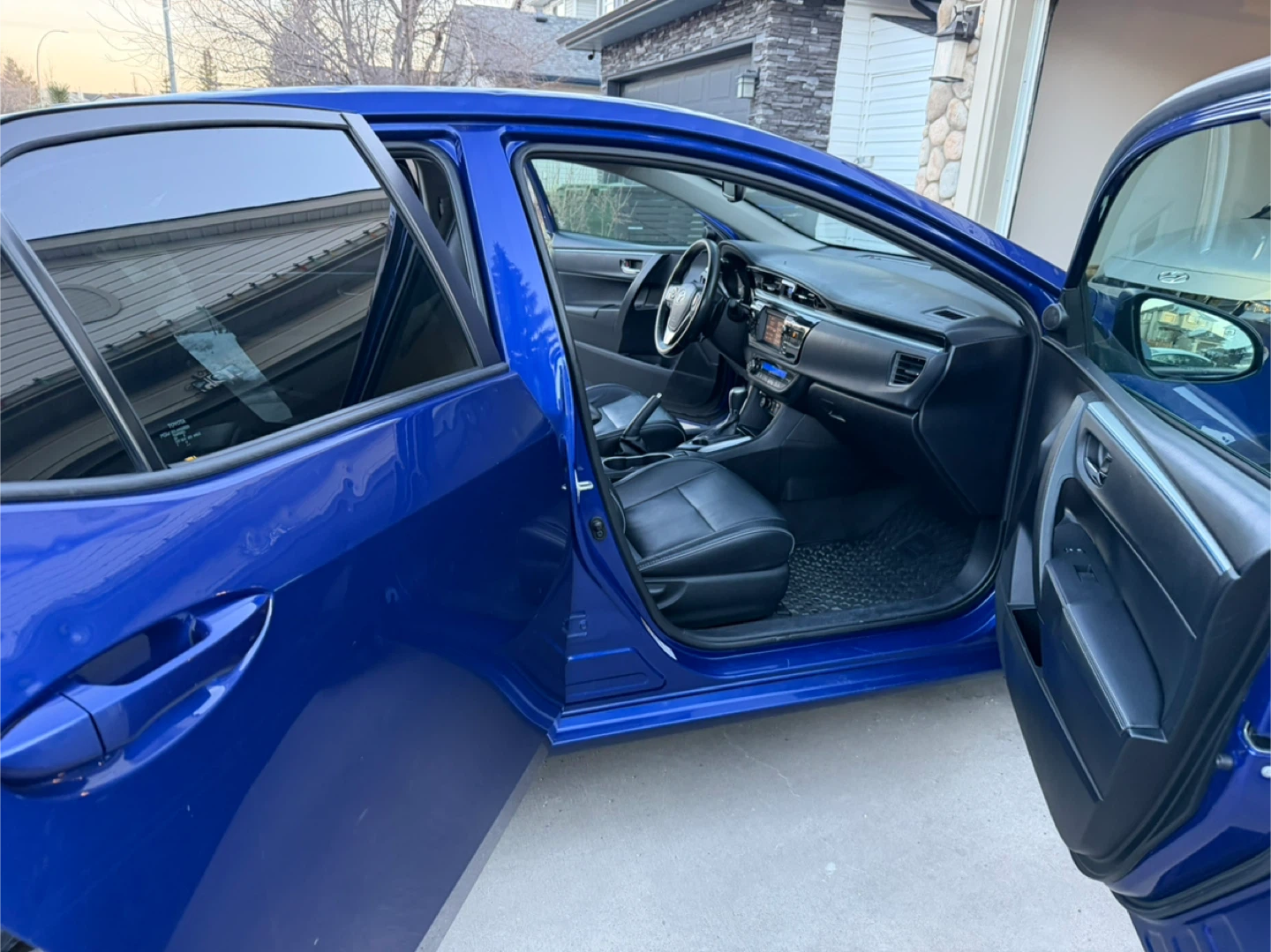 Blue Toyota Corolla - Excellent Condition - photo 4