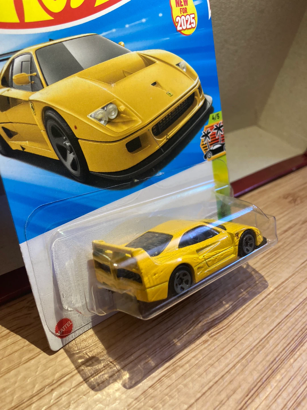 Hot Wheels / Ferrari F40 Competizione / Yellow - photo 3