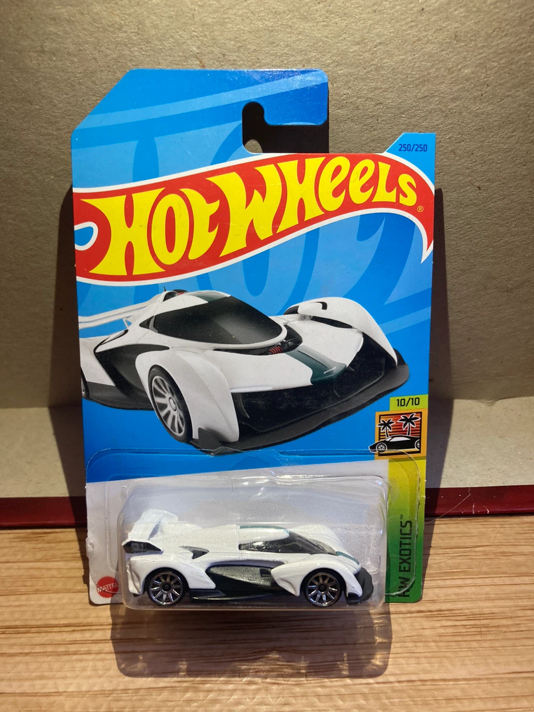 Hot Wheels / Mclaren Solus GT / White