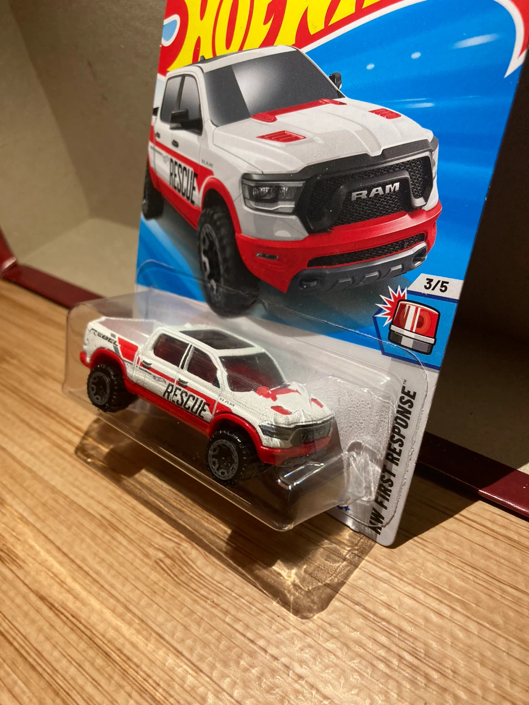 Hot Wheels / 2020 Ram 1500 Rebel Rescue / White - photo 2