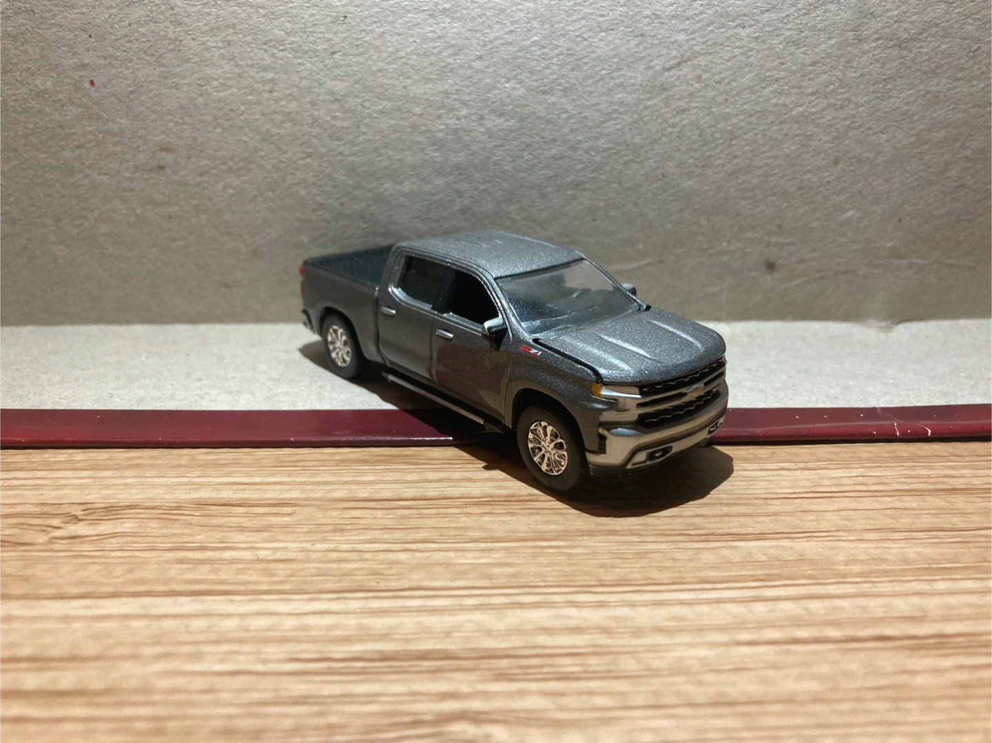 Diecast Cars / Chevrolet Silverado Pickup / Silver