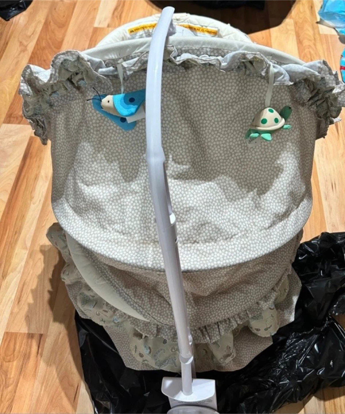 New Baby Bassinet with Mobile - photo 3