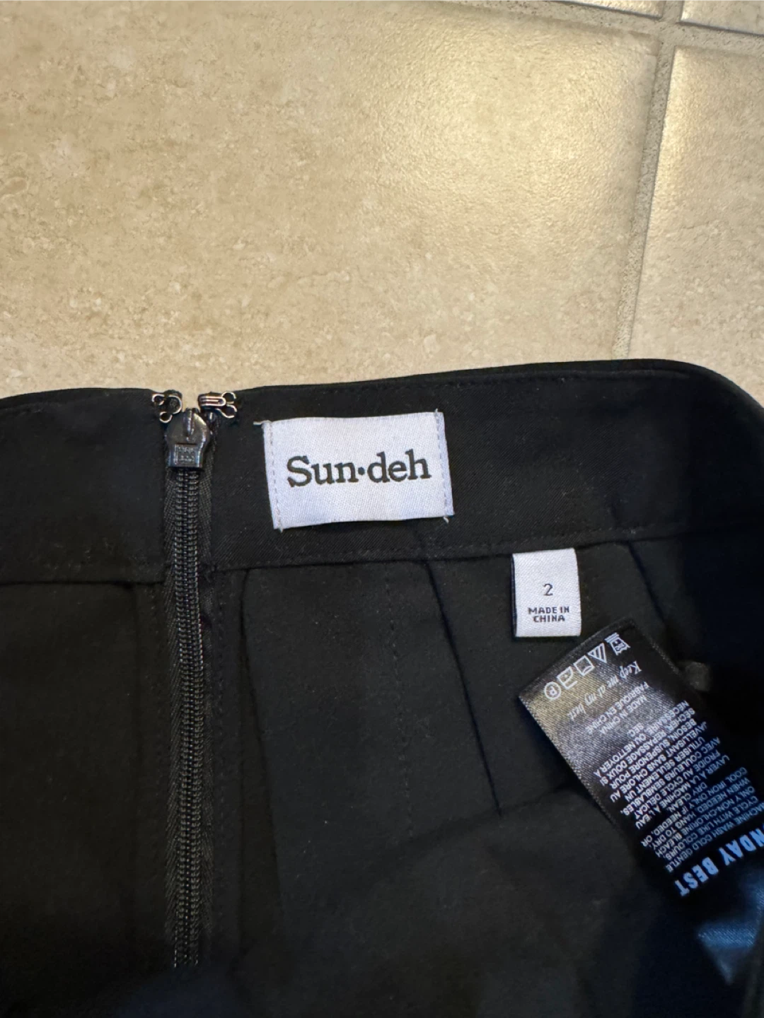 Sun-deh Black Pleated Skirt Size 2 - photo 2