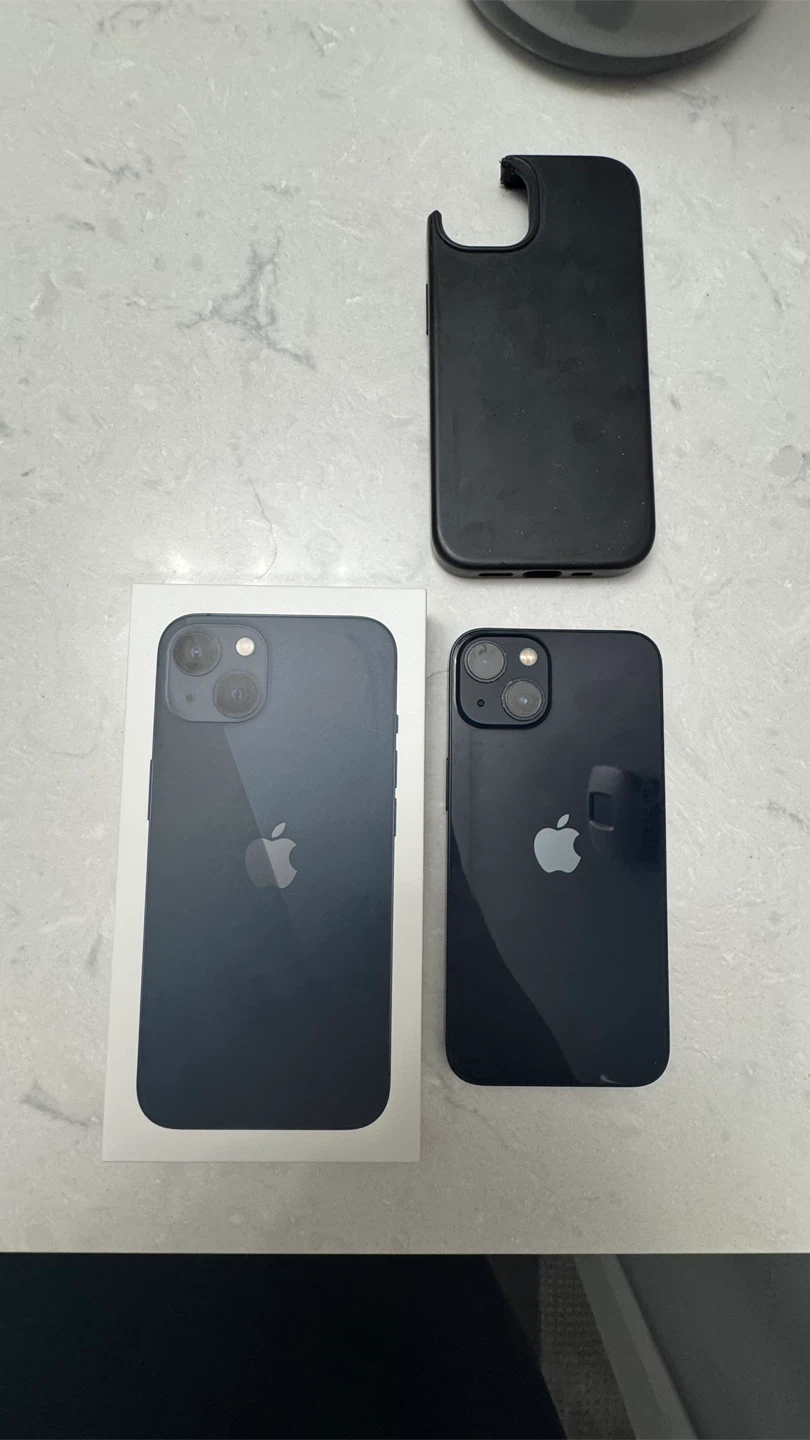 iPhone 13 Midnight - 128GB - Unlocked - Box + Screen Protector