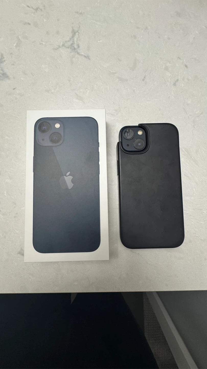 iPhone 13 Midnight - 128GB - Unlocked - Box + Screen Protector - photo 4
