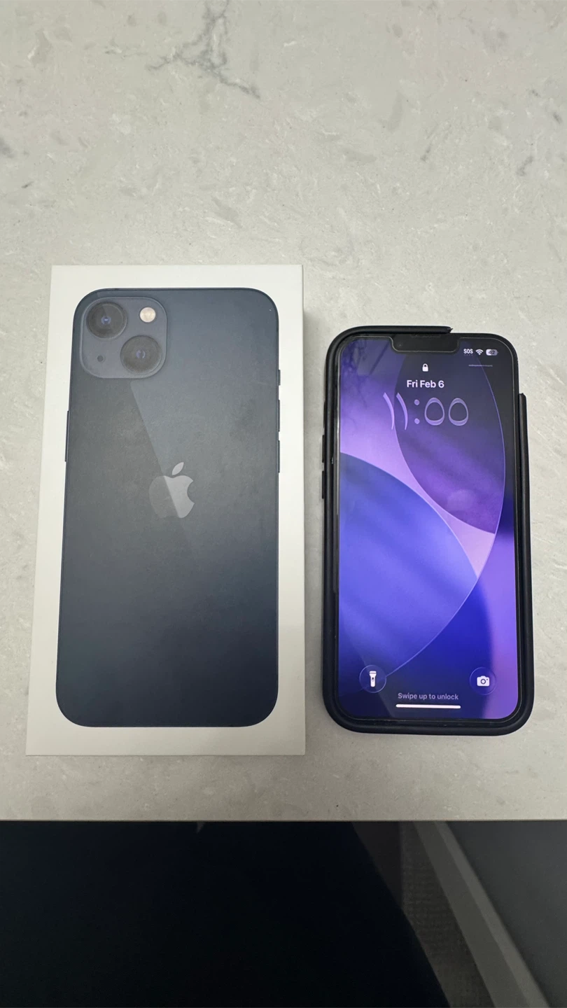 iPhone 13 Midnight - 128GB - Unlocked - Box + Screen Protector - photo 3