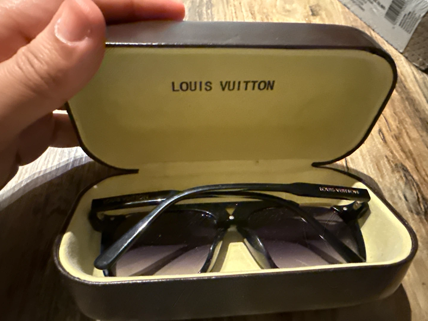 Louis Vuitton Sunglasses with Case - photo 2