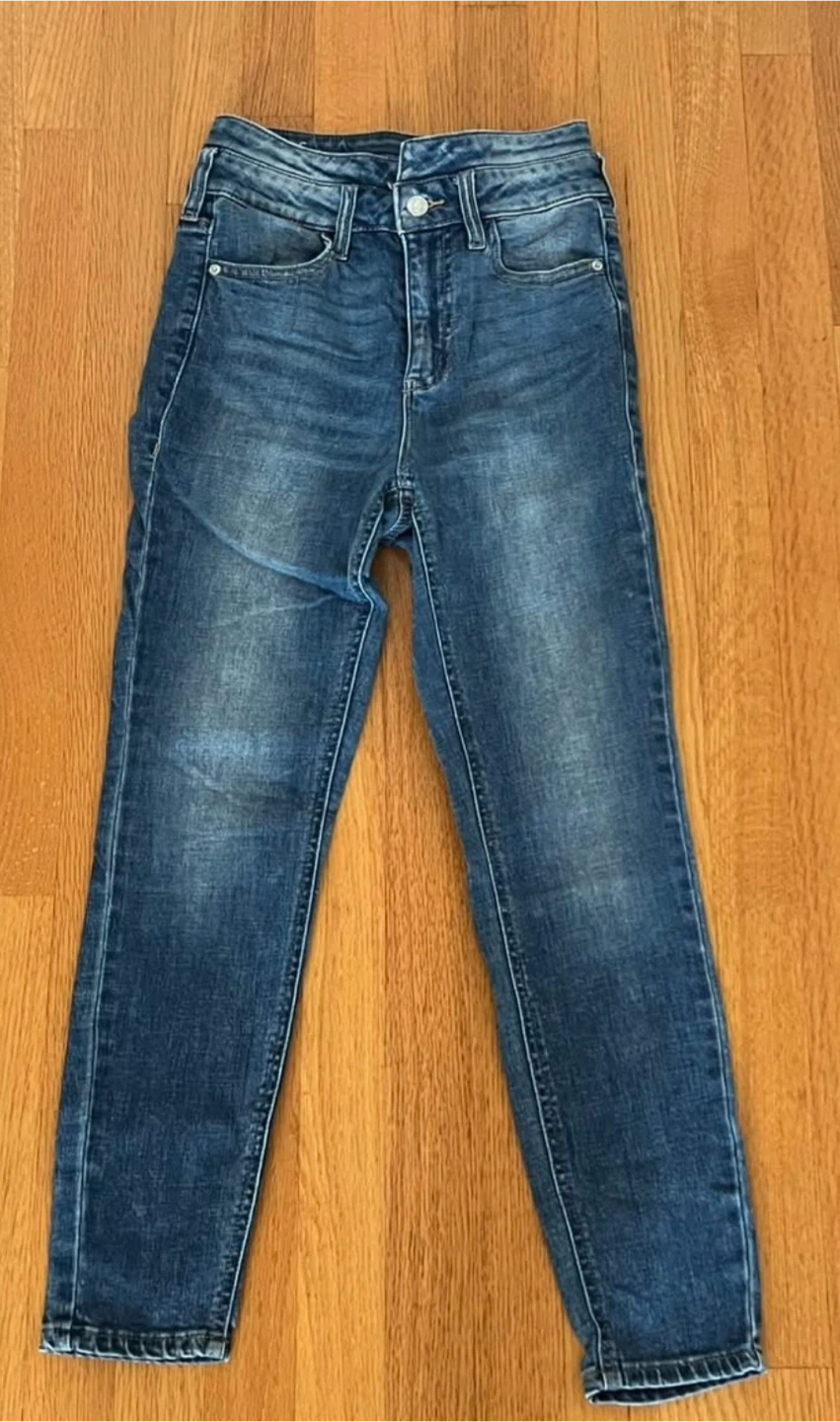 Ultra High Waisted Jeans