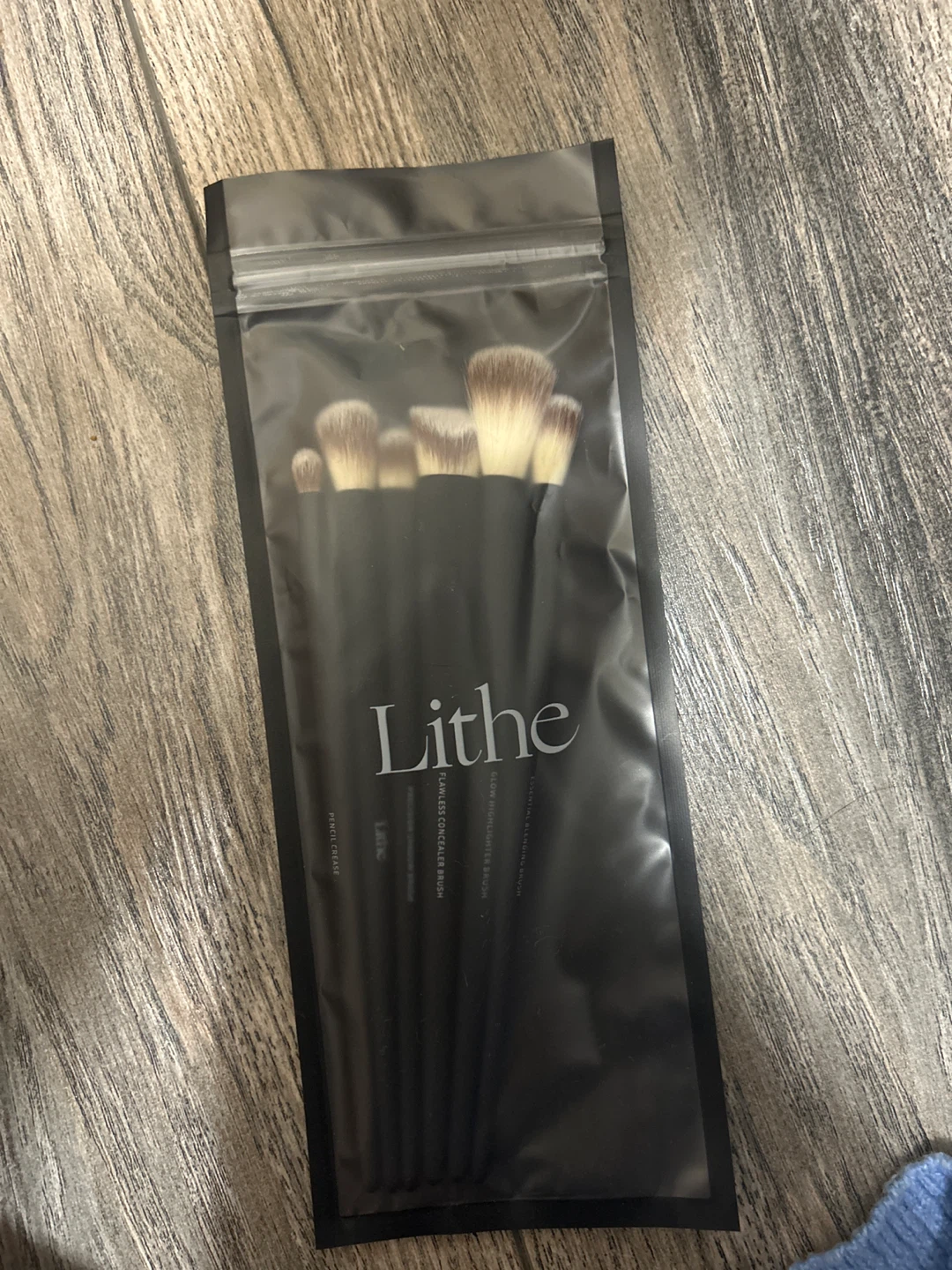 Lithe 6 Professional Makeup Brushes Set (In Packaging)