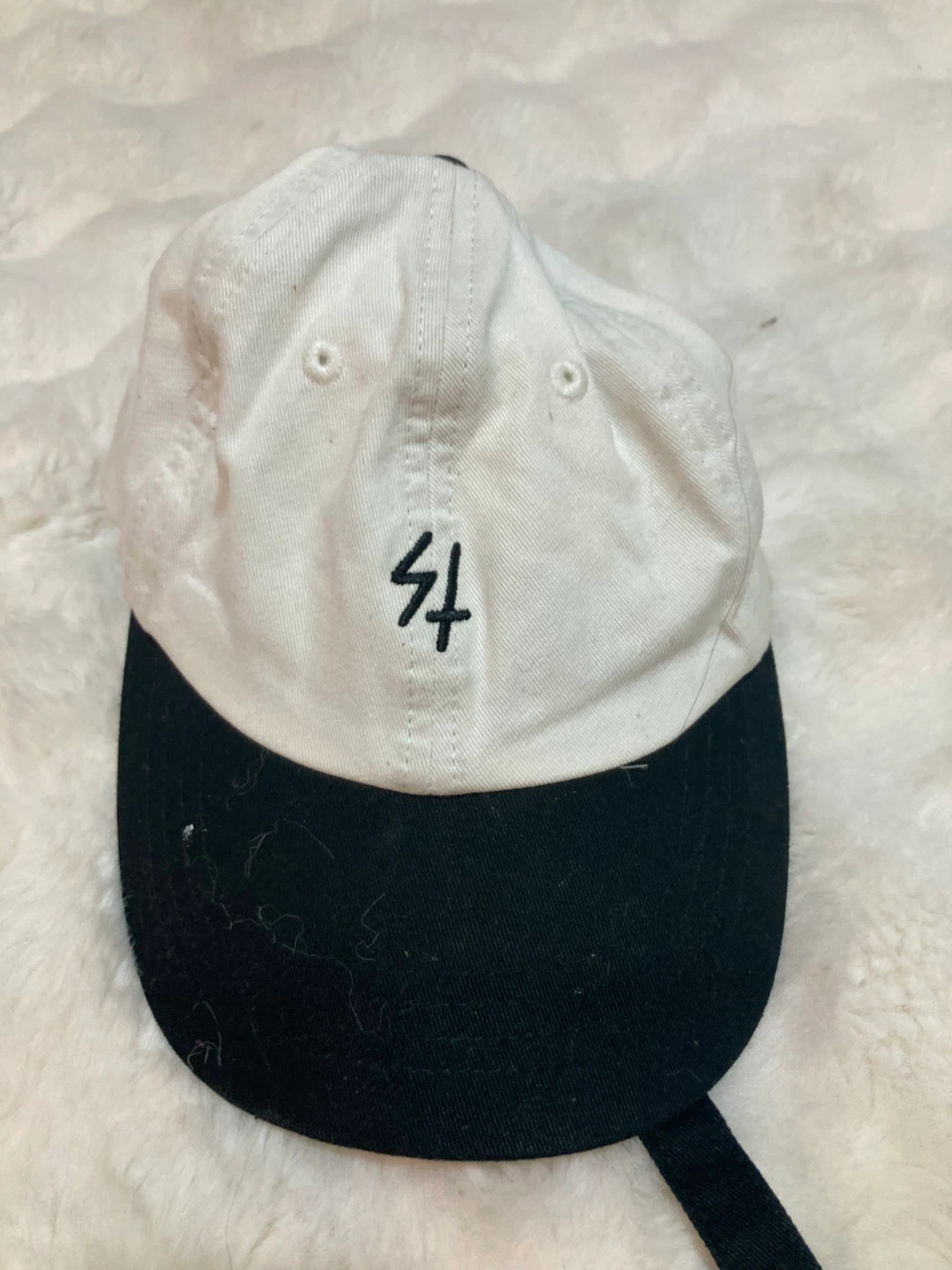 Two hats: black trucker hat and white/black baseball cap - photo 3
