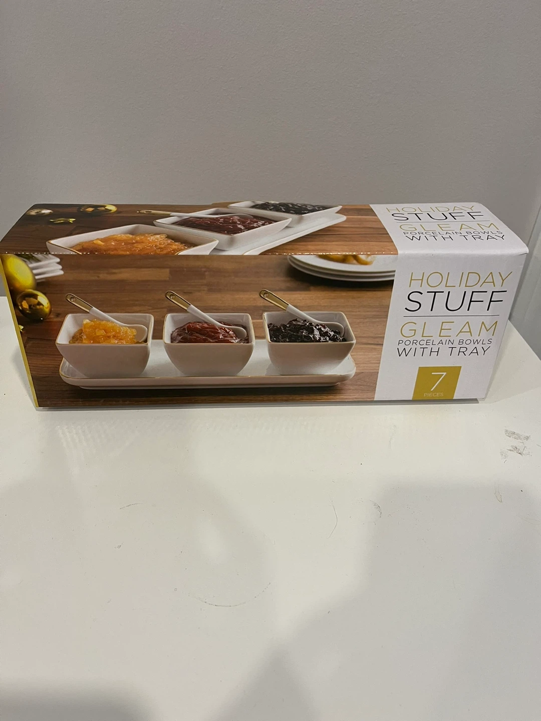 Holiday Stuff Gleam Porcelain Bowls with Tray (7 Pieces)