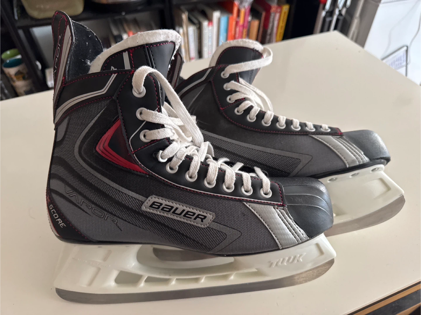 Bauer Vapor Hockey Skates – Size 11R