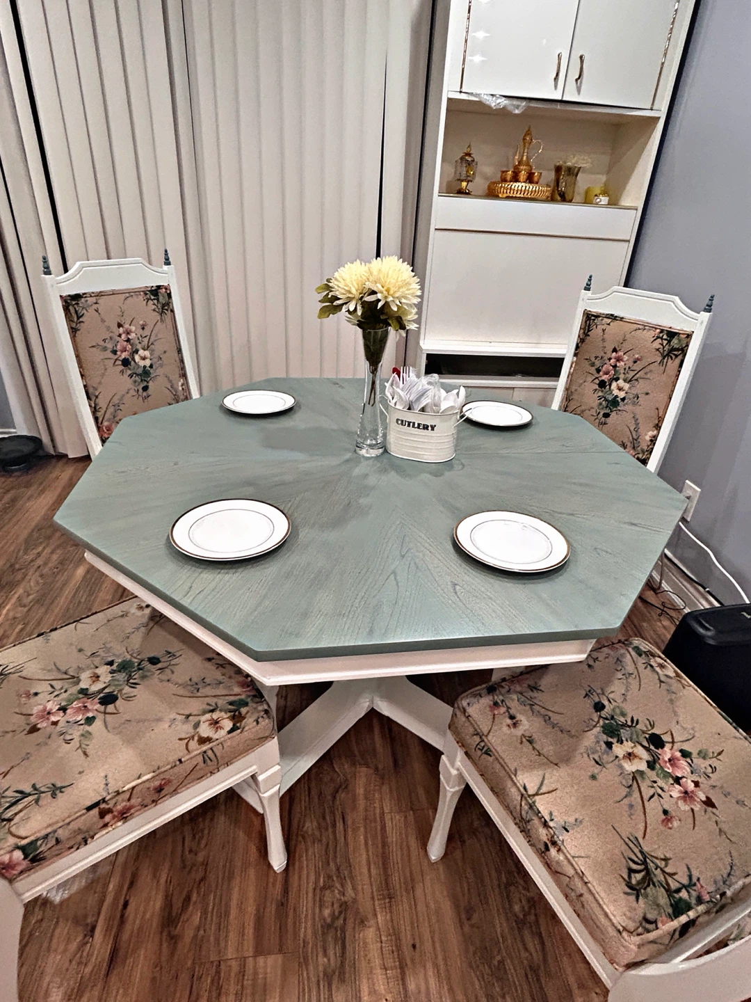 Charming Vintage-Style Dining Table
