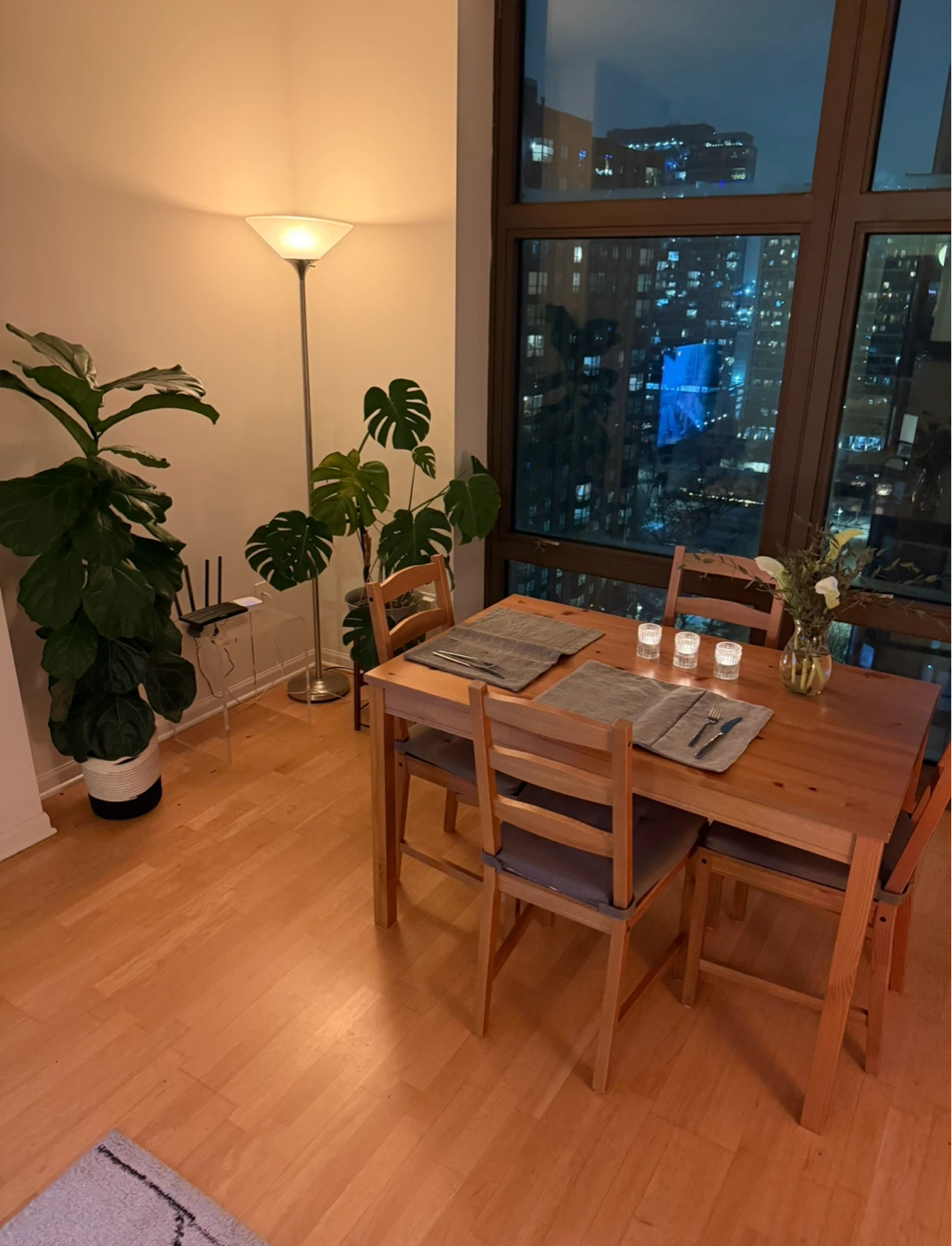 Table and chairs (I can deliver) - photo 2