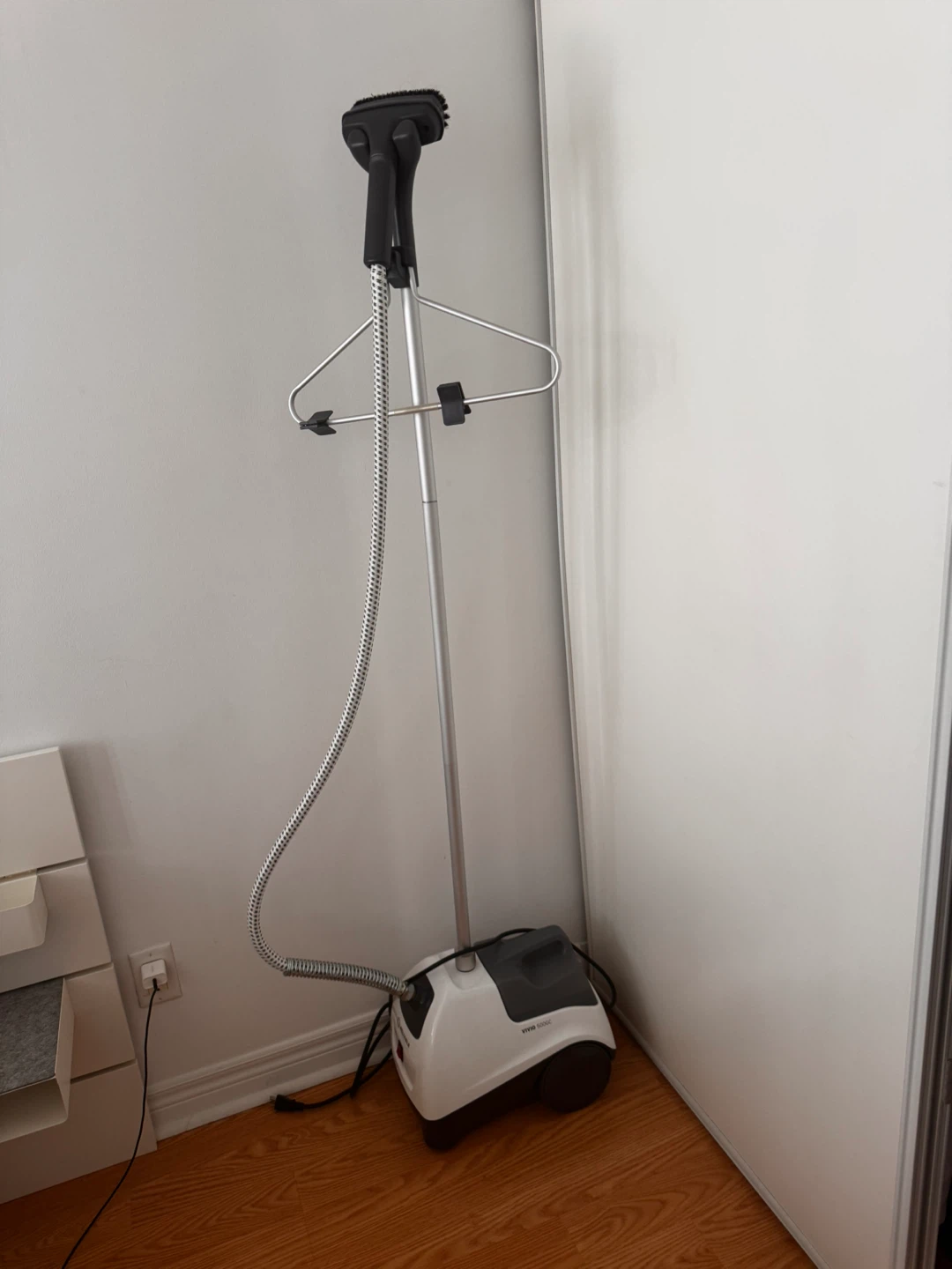 Reliable Garment Steamer with Hanger