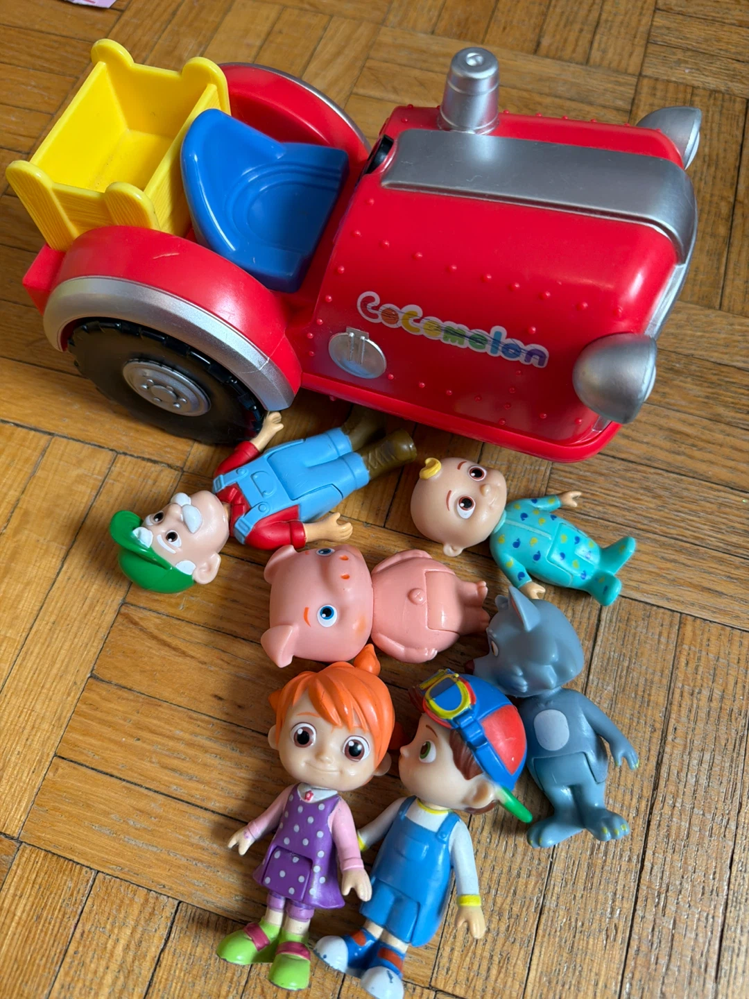 CoComelon Musical Tractor with Figures