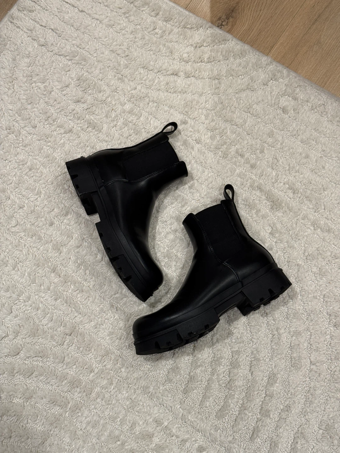 Black Chunky Chelsea Boots - Man