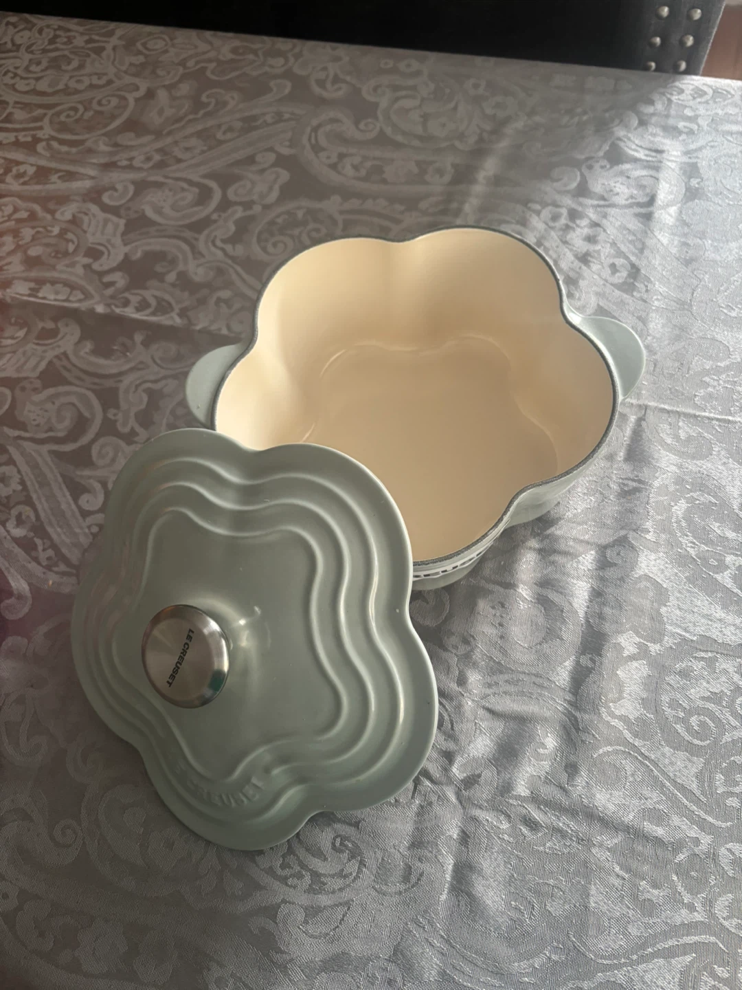Le Creuset Flower Shaped Pot - photo 2