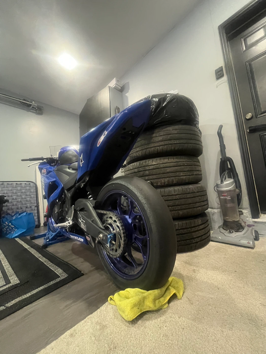 Blue Yamaha R3 Sportbike - photo 2