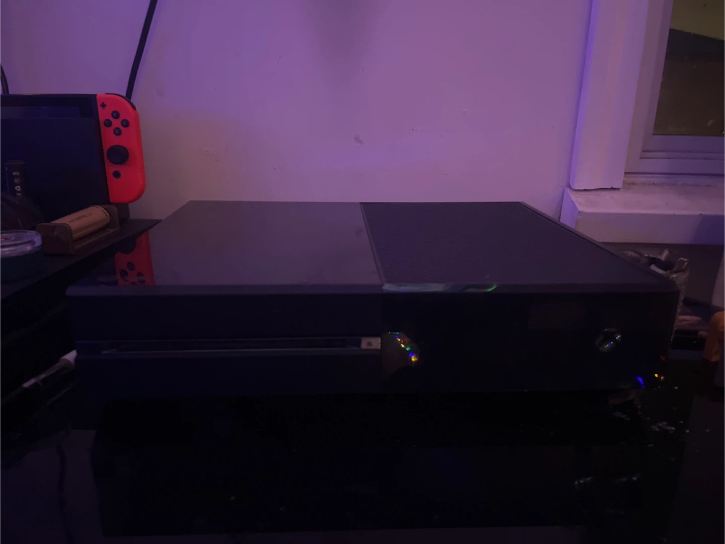 Xbox One Console with Games comes with cords but no controller