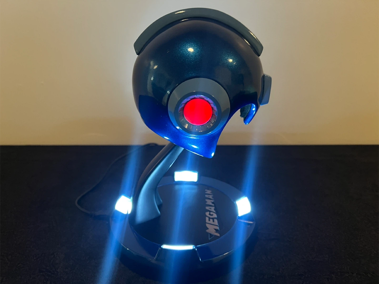 Mega Man Collector's Edition Quality Resin Light-Up Helmet - photo 3