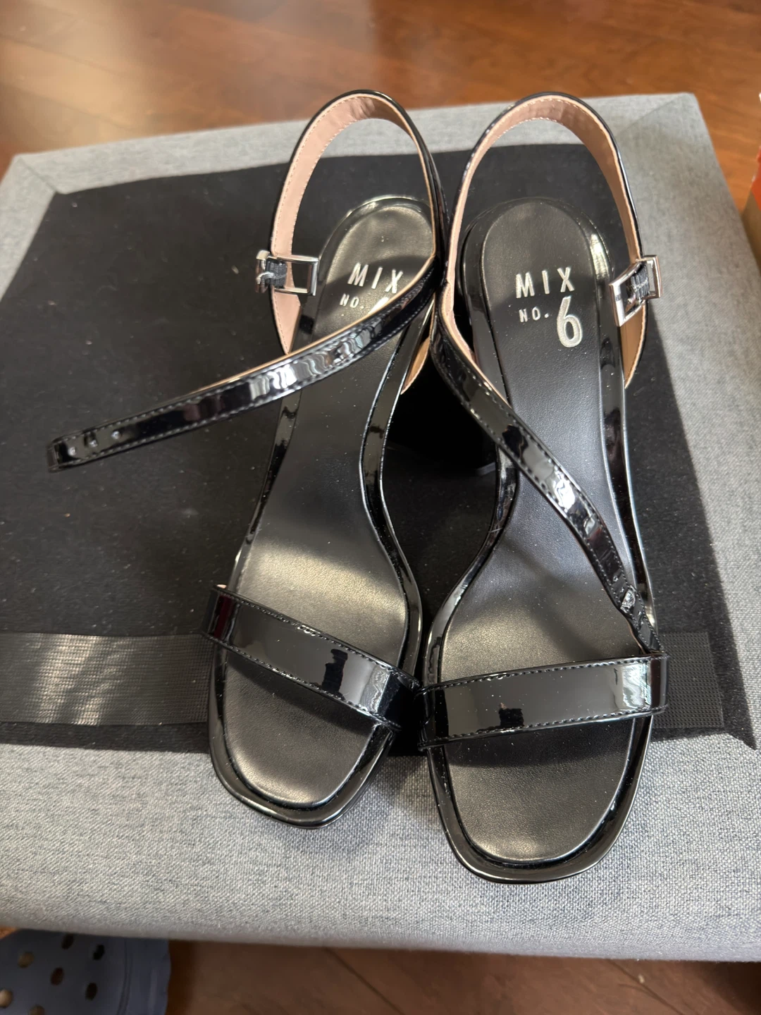 Size 9 black heels brand new never worn