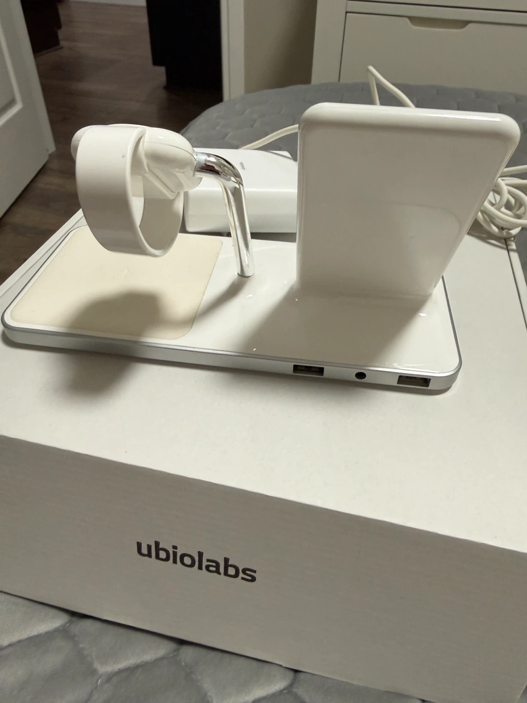 Ubiolabs 3-in-1 Wireless Charging Station - photo 3