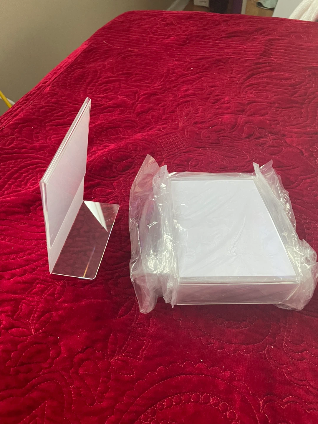 BRAND NEW Clear Acrylic Sign Holders 4x6