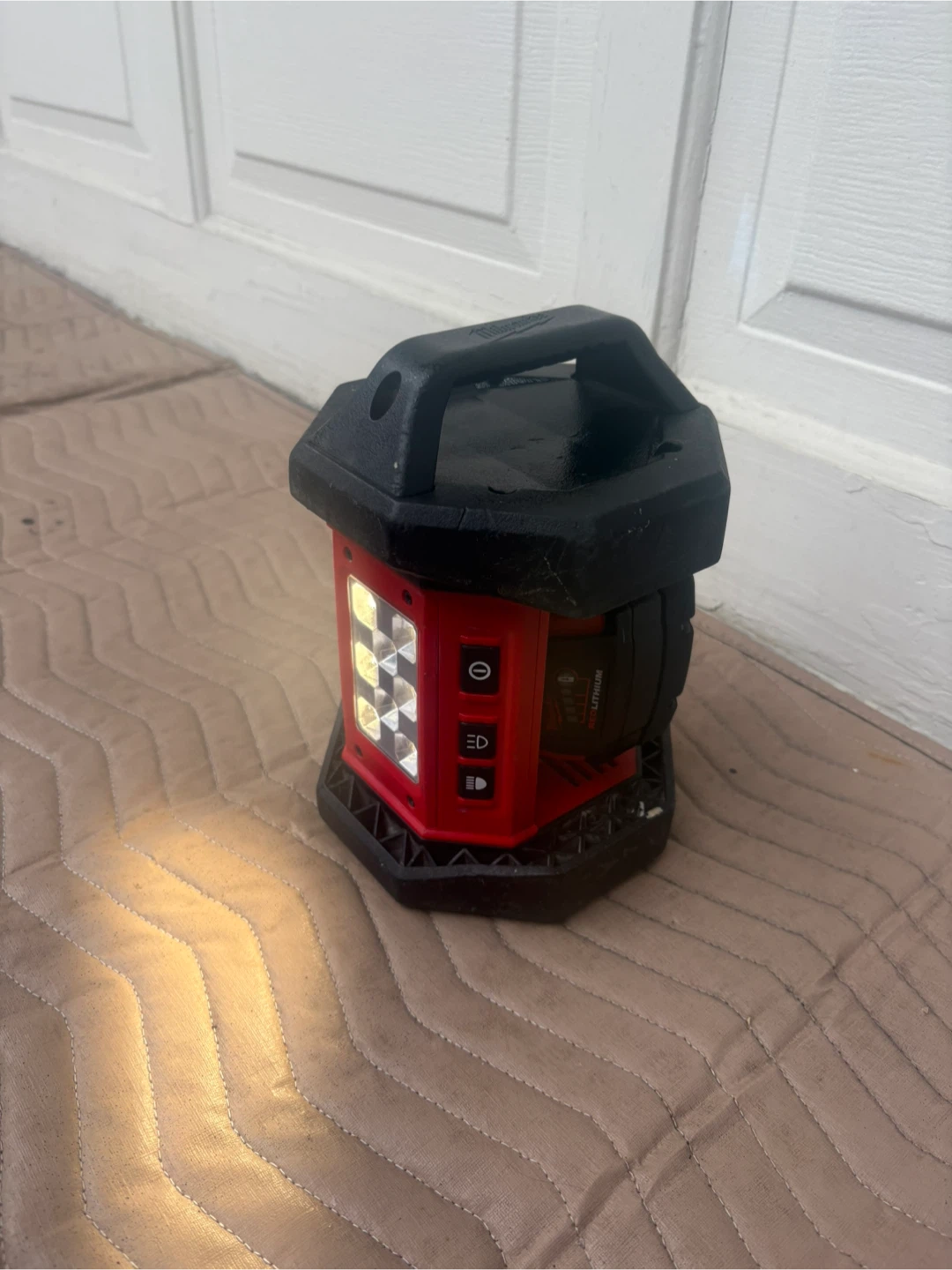 Milwaukee RedLithium Work Light - photo 4